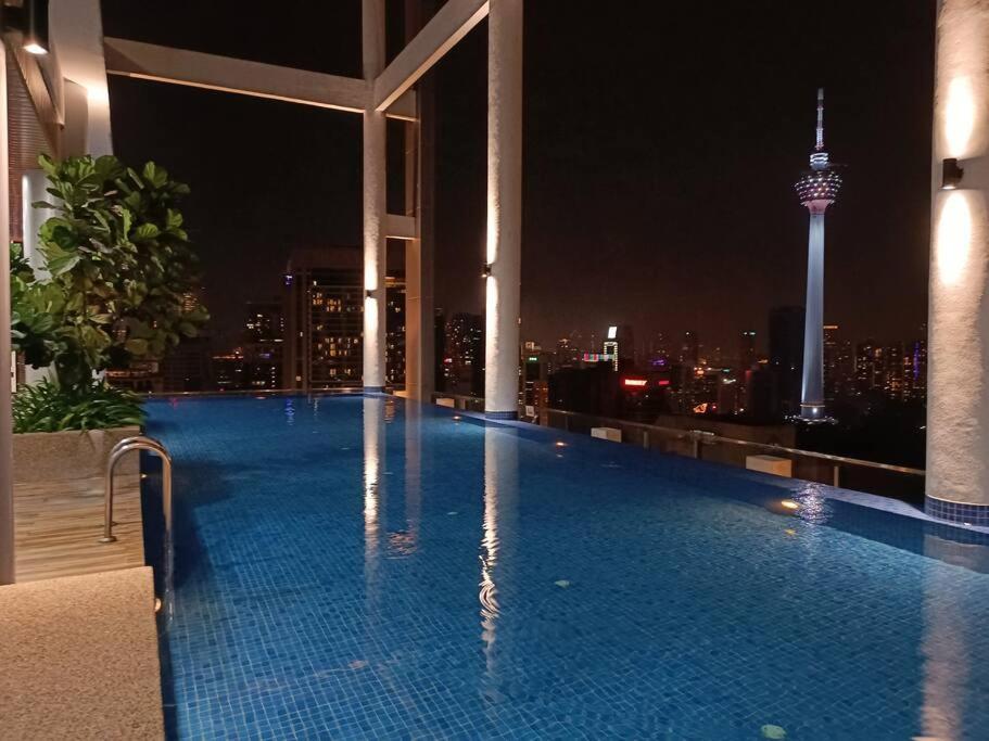 Col 30a Super Balcony Klcc Kl Tower View Pangsapuri