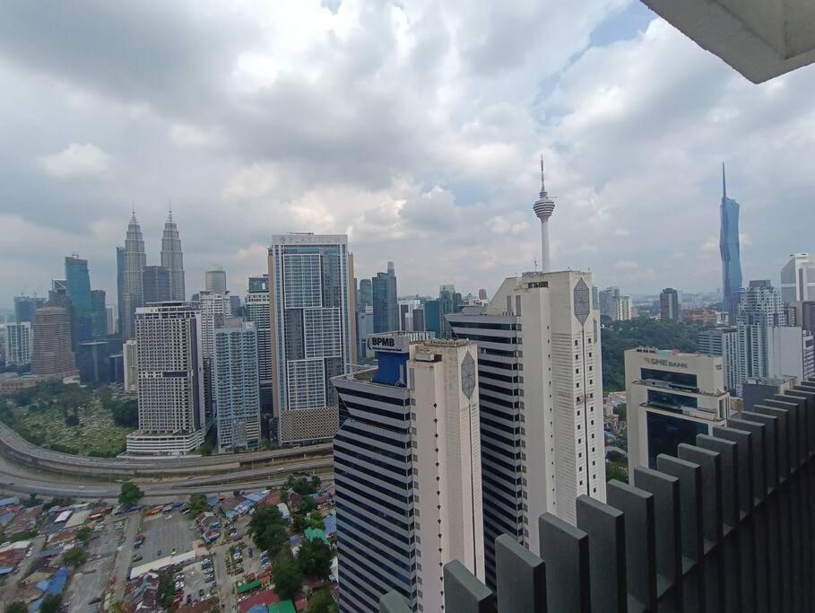 Col 30a Super Balcony Klcc Kl Tower View