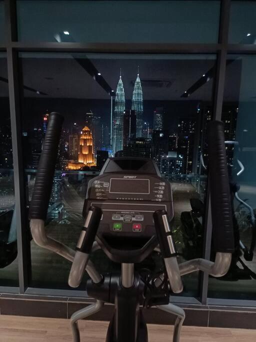 Col 30a Super Balcony Klcc Kl Tower View Pangsapuri