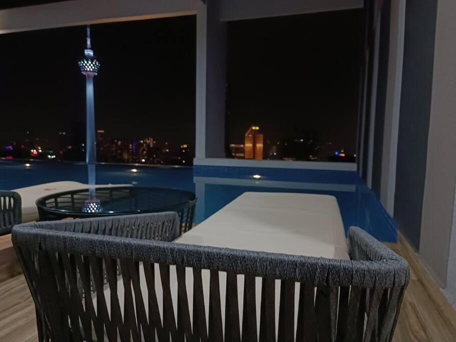 Col 30a Super Balcony Klcc Kl Tower View Kuala Lumpur