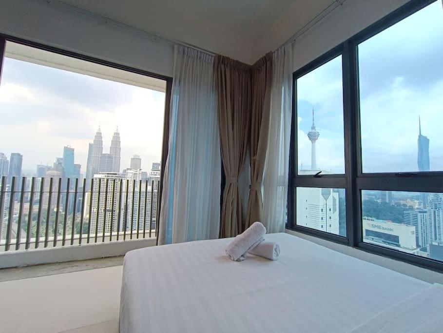 Col 30a Super Balcony Klcc Kl Tower View Pangsapuri